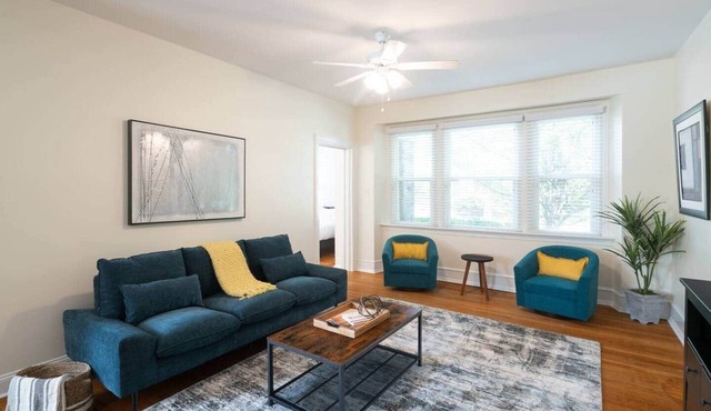 Cool “Blue” 2-bdrm Apt in Suburbs w/Free Parking