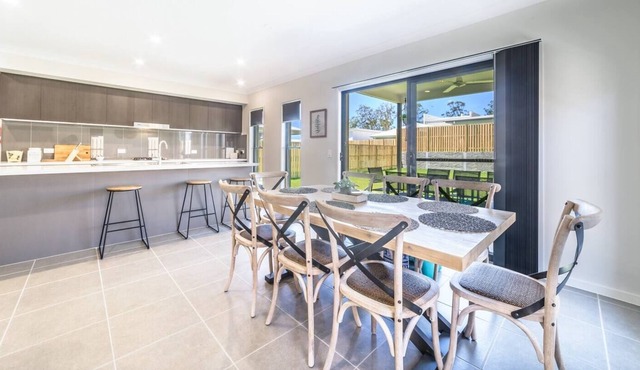 Cool Coomera Family Getaway near Theme Parks