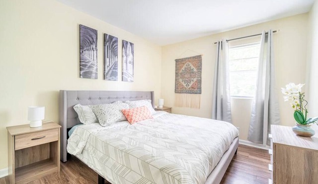 ★Cool Crib ★ King Bed ★ Long Term Stays ★ Duke★