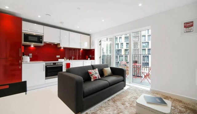 Cool Dalston studio with balcony/gym