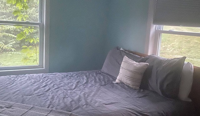 Cool house with AC in charming Dundee with gorgeous views of the lake