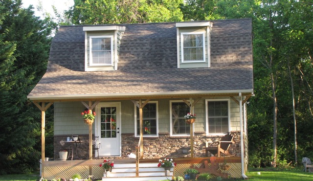 Cool Little Cottage Minutes forFrom Beaches, Shopping and Dining