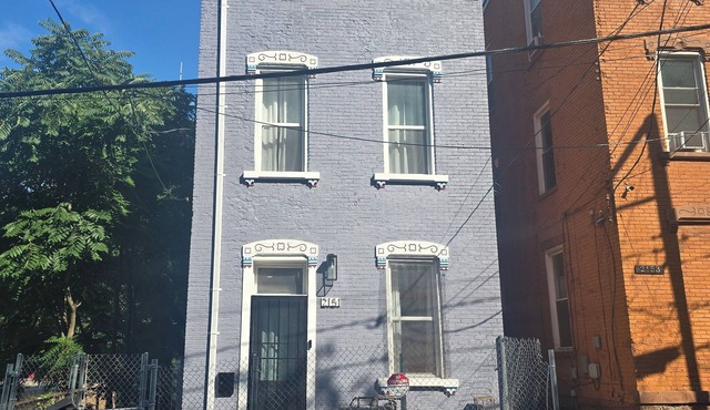 Cool luxury apartment with parking in vibrant Cincinnati Downtown