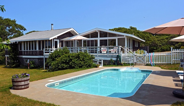 Cool, Mid-Century House - Lucy Vincent Beach and Pool!n