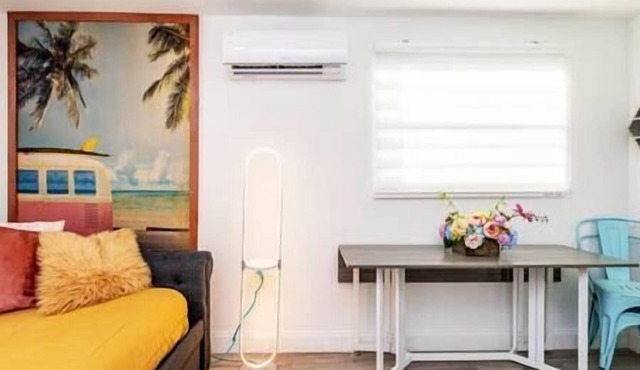 Cool Mini-Studio. 3mi to Airport. 11mi to Beach