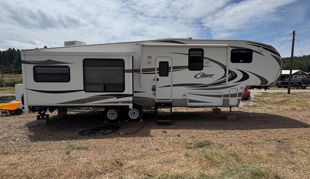 Cool RV with AC in Bayfield next to small lake