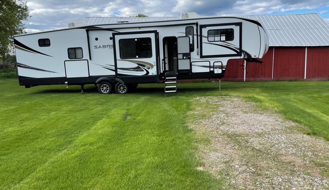 Cool RV with AC in charming Milton