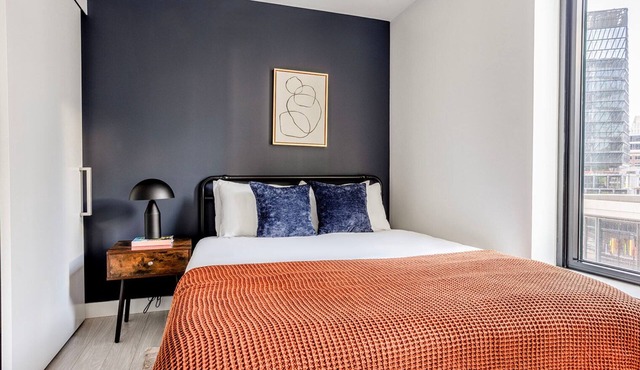Cool Seaport Studio w/Fitness, close to Shopping & Dining, by Blueground
