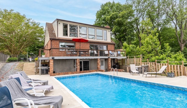 Cool Spring waterfront apartment with pier mins to Annapolis