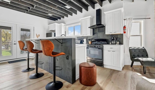 Cool Urban Stay: Downtown Loft