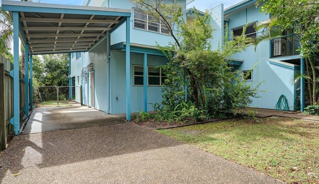 COOLAMAINE 1 - Rainbow Beach. Easy walk to beach and shops.