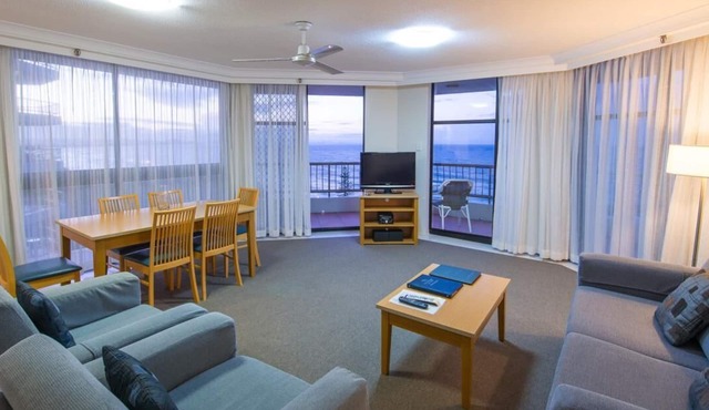 Coolangatta Absolute Beachfront Apart. sleep 6 avail. 27th Dec. 2025t - 10th Jan