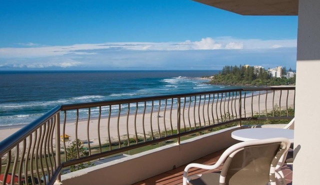 Coolangatta Beautiful Beach Front Apart. sleep 6 avail. Dec 27th -10th Jan 2026