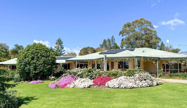Coolaroo Beach House - Rural Bliss by the Coast