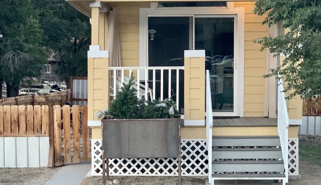 Coolest Tiny House in Salida! Little Wren has full sized amenities, pet friendly