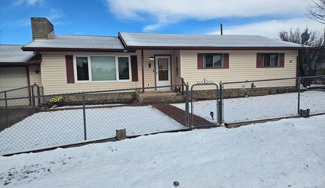 Coolwhitemtns#pets! 3br+den2ba house 2gar+rv driveway 1 acre fenced front&backn