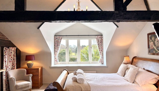 Coomb Barton - Rustic Elegance with Hot Tub