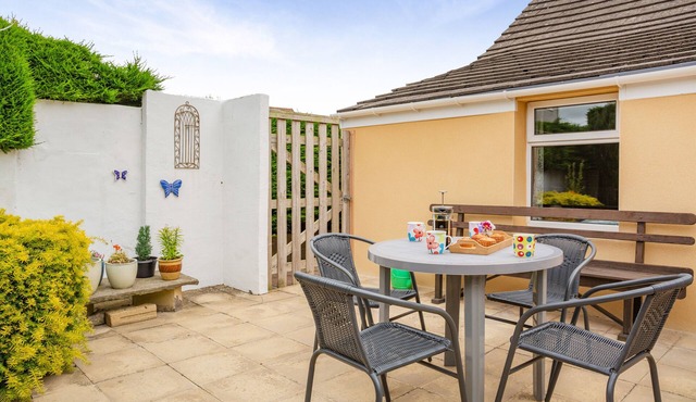 Coomb's Cottage - Two Bedroom House, Sleeps 4