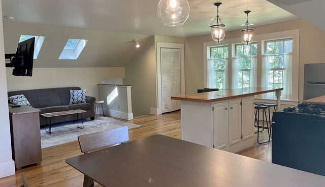 Cooper Park Carriage House - Downtown Cooperstown!