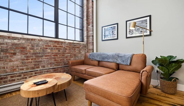 Cooperage 214 | Mid-century 1BD Loft | Peoria
