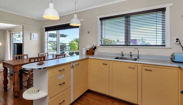 Coopers Kiwi Bach - Coopers Beach Holiday Home