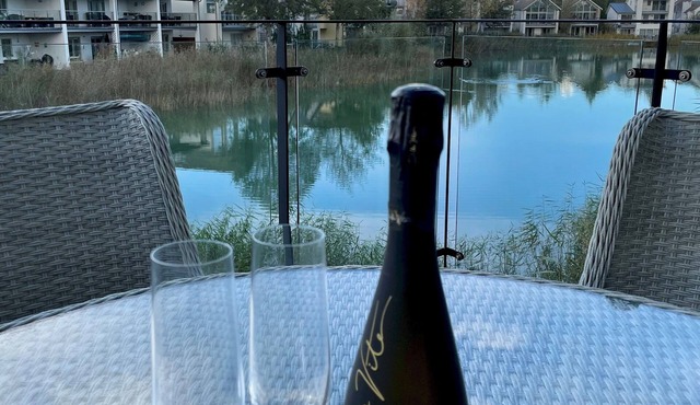 Coopers Lodge · Luxurious Lakefront Home-Pool/Spa