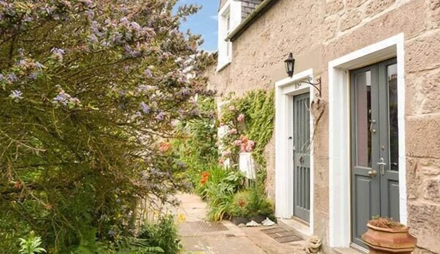 COORIE DOON, family friendly, character holiday cottage in Nairn