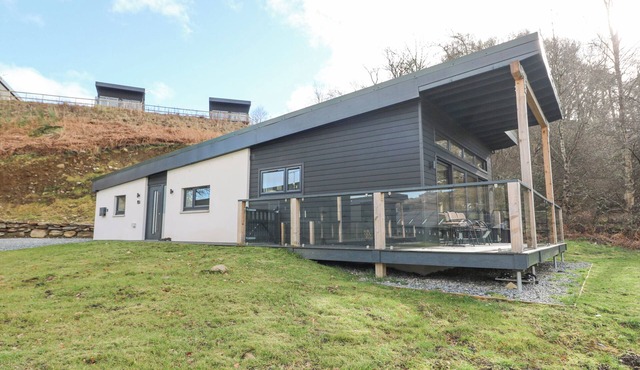 COORIE IN, country holiday cottage, with a garden in Aberfeldy