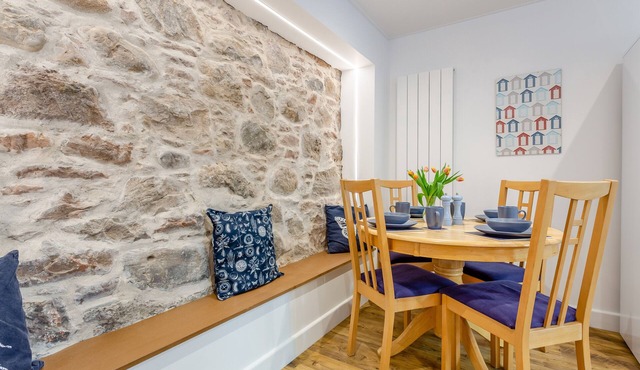 Coorie Nook - Three Bedroom House, Sleeps 6