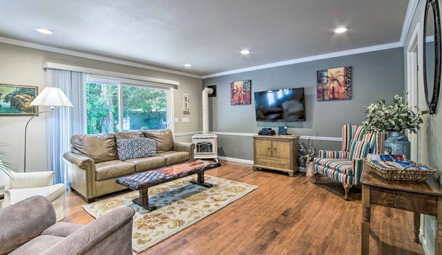 Coos Bay Retreat < 2 Mi to Marina & Casino!