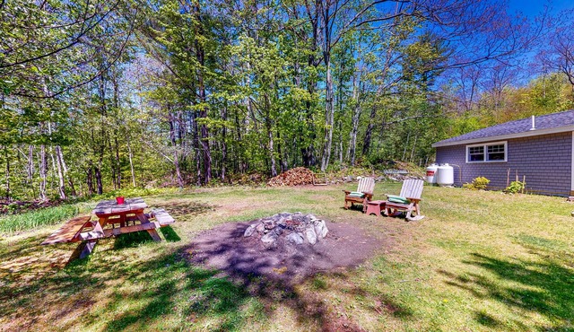 Coos Canyon- Firepit, Swimming Hole & Dog-Friendly