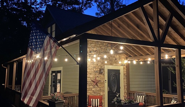 Coosawattee-2 King Beds, Hot Tub, Pool Table, Fire Pit, Arcade, Resort Amenities