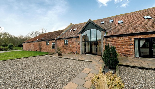 COOT, pet friendly, character holiday cottage in Wheatacre