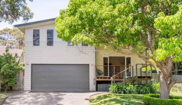 Copa Capri-The Entertainer, Multiple Living Spaces, Flat 5 min Walk to Beach