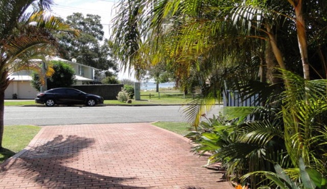 Copacabana, 2/61 Sandy Point Road - cute unit with water views from the balcony