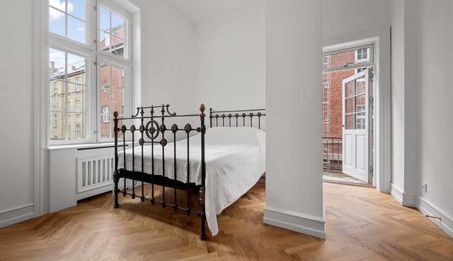 Copenhagen prime location - large & exclusive 3-bedroom apartment