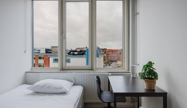 Copenhagen Studio Double Bed and Kitchen