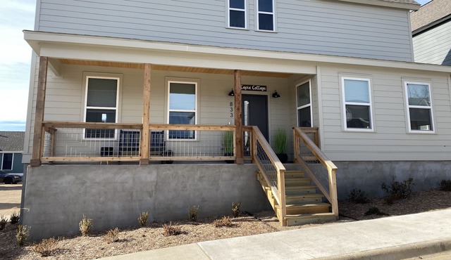 Copia Cottage - Backs up to Centennial Park/Close to U of A! Newly built!