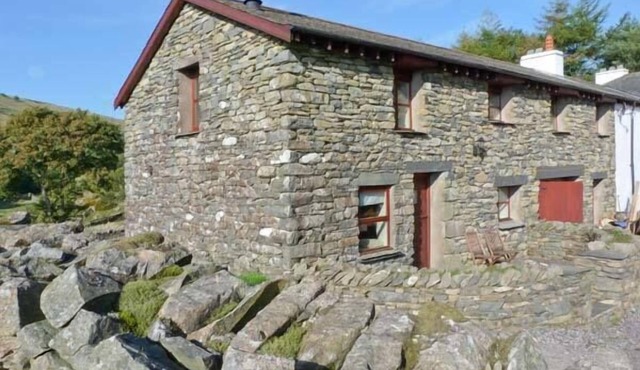 COPPER BEECH COTTAGE, pet friendly, luxury holiday cottage in Torver