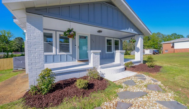 Copper Cottage- 5.1 miles to UA w/covered patio