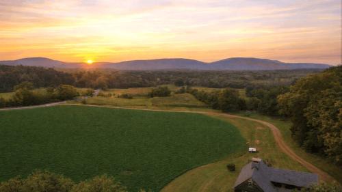 Copper Kettle Farm by AvantStay
