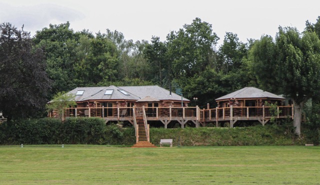 COPPER LODGE, pet friendly, luxury holiday cottage in Chulmleigh