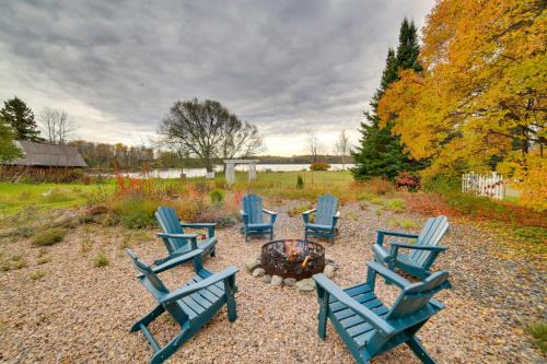 Copper Moose Cottage Historic Home with Game Room