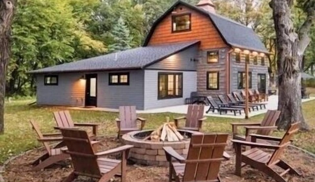 Copper Penny Barn on Round Lake