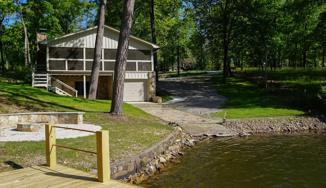 Copper Porch Cottage on Lake Hamilton, Fire pit, Fishing Dock, Boat Ramp, Views!