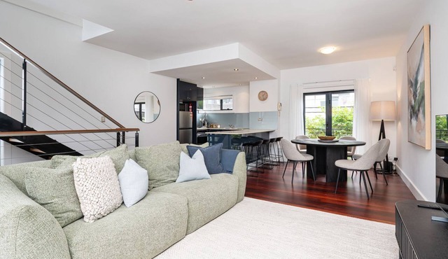 Copperstone Corner, Richmond