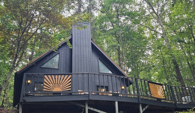 Coppertop Cabin Near Helen-Wineries-Hiking Kayak, Fish, or Tube via local guides