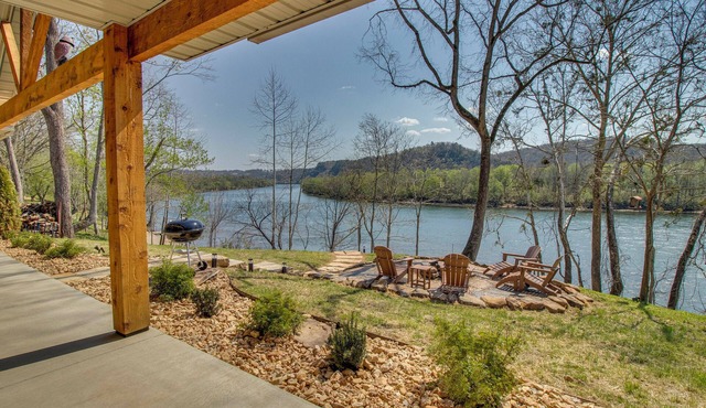 'CopperTop Cabin' Waterfront White River Retreat