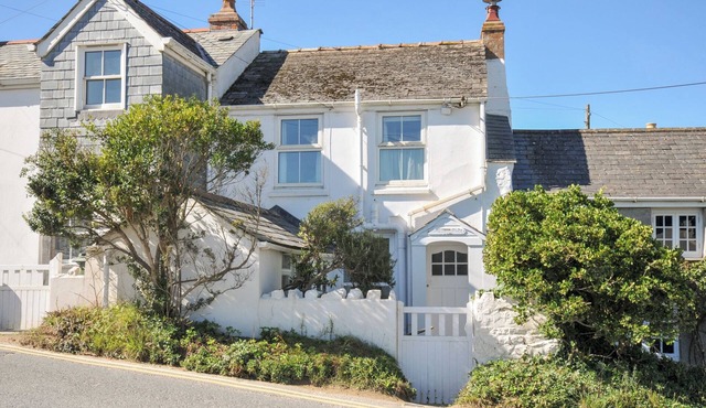 COPPINGERS COTTAGE, family friendly in Polzeath