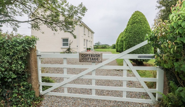 COPYBUSH COTTAGE, pet friendly, luxury holiday cottage in Lawrenny